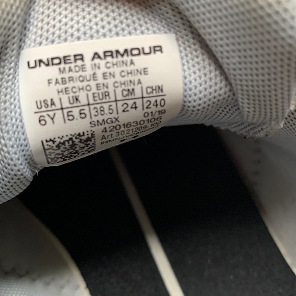 Boys Under Armour golf shoes, size 6 - Picture 5 of 5